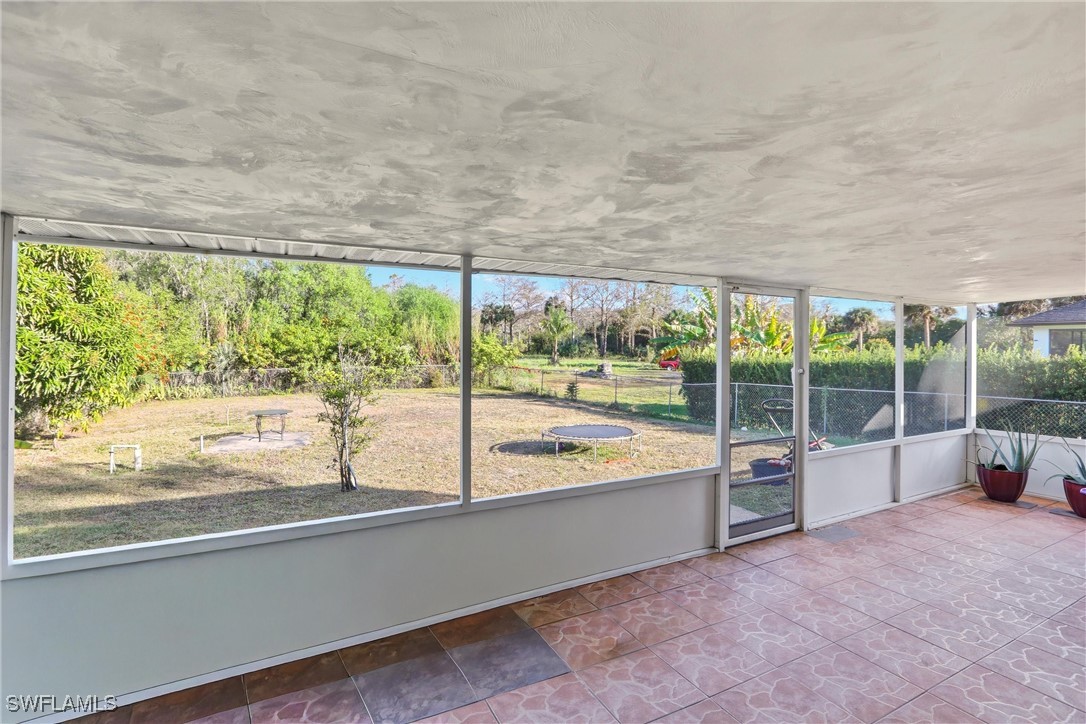 3 Bed SingleFamilyResidence for Sale in Naples, photo 37
