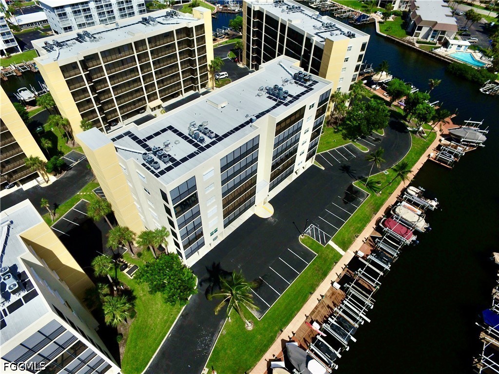 2 Bed Waterfront Home for Sale in Hibiscus Pointe, FL — photo 37