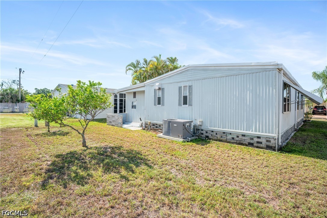 2 Bed ManufacturedHome for Sale in North Fort Myers, FL — photo 37
