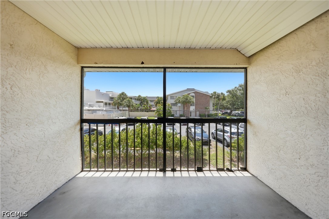 2 Bed Condominium for Sale in Westchester, photo 37