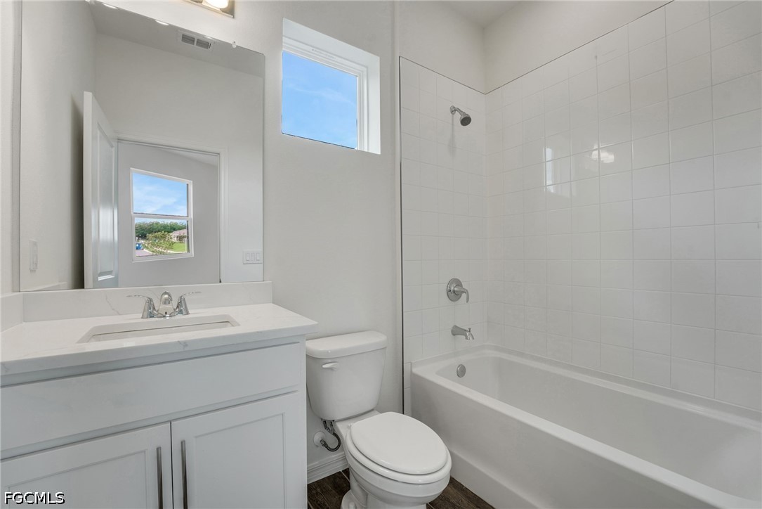 4 Bed SingleFamilyResidence for Sale in Turnleaf, photo 37