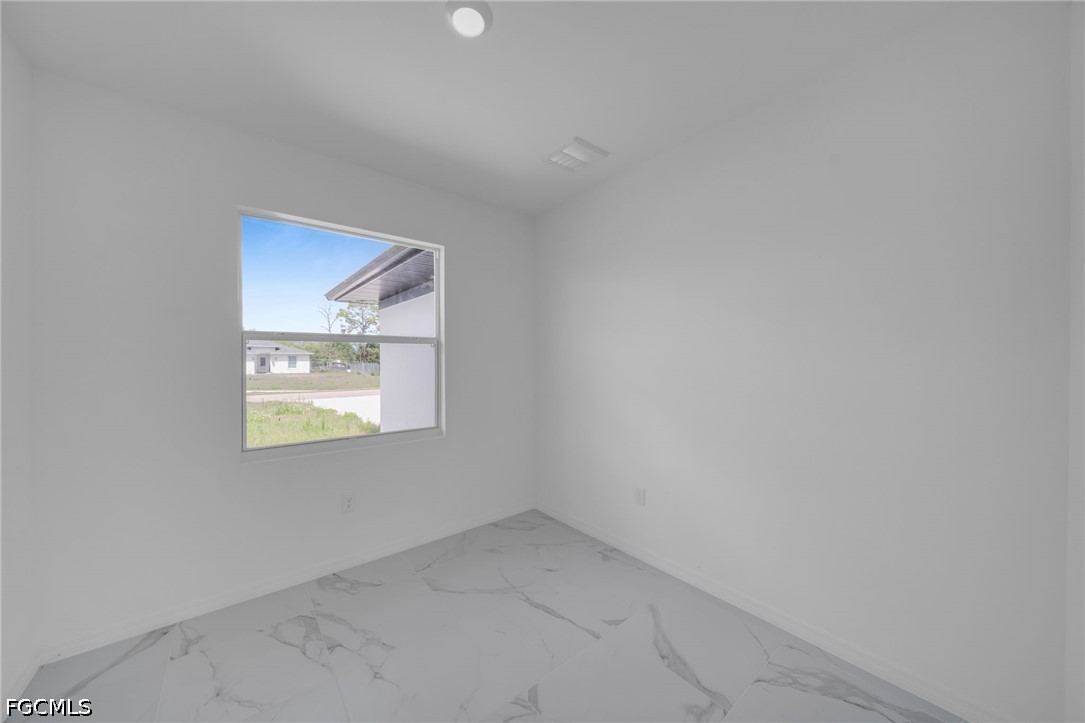 4 Bed SingleFamilyResidence for Sale in Lehigh Acres, photo 37