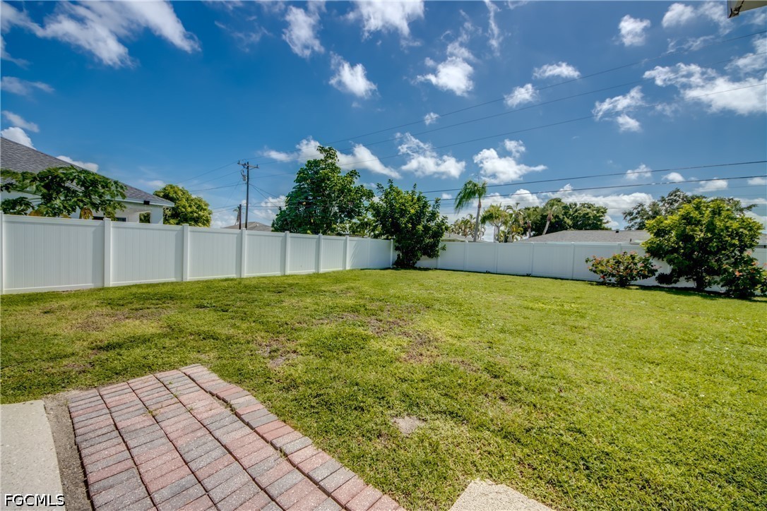 2 Bed SingleFamilyResidence for Sale in Cape Coral, photo 37