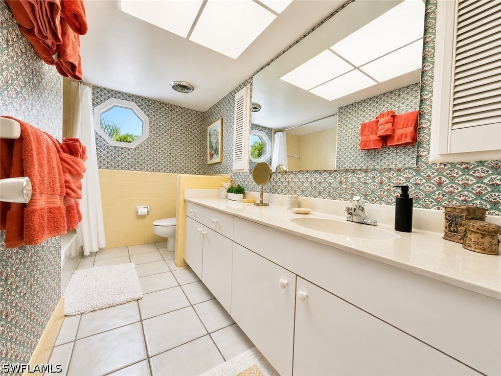 4 Bed Pool Home for Sale in Moorings, photo 37