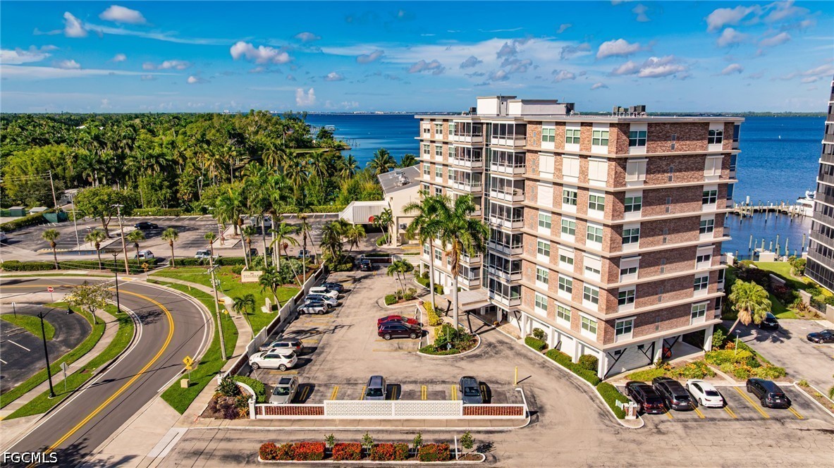 1 Bed Waterfront Home for Sale in Fort Myers, photo 37