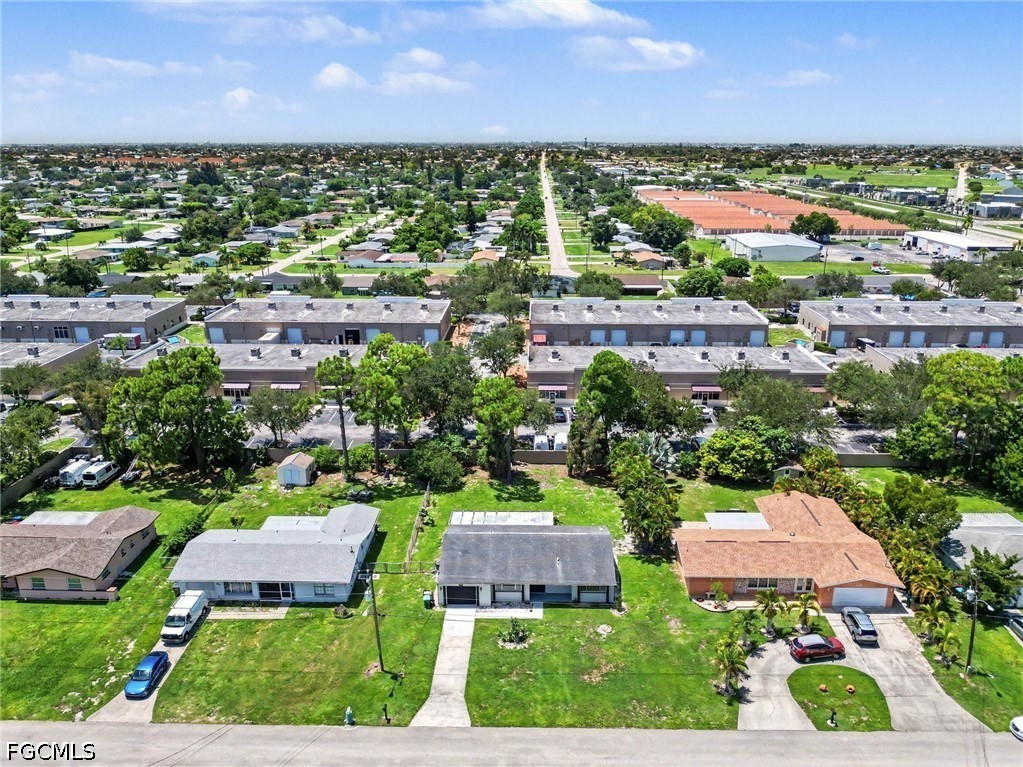 2 Bed SingleFamilyResidence for Sale in Cape Coral, photo 37