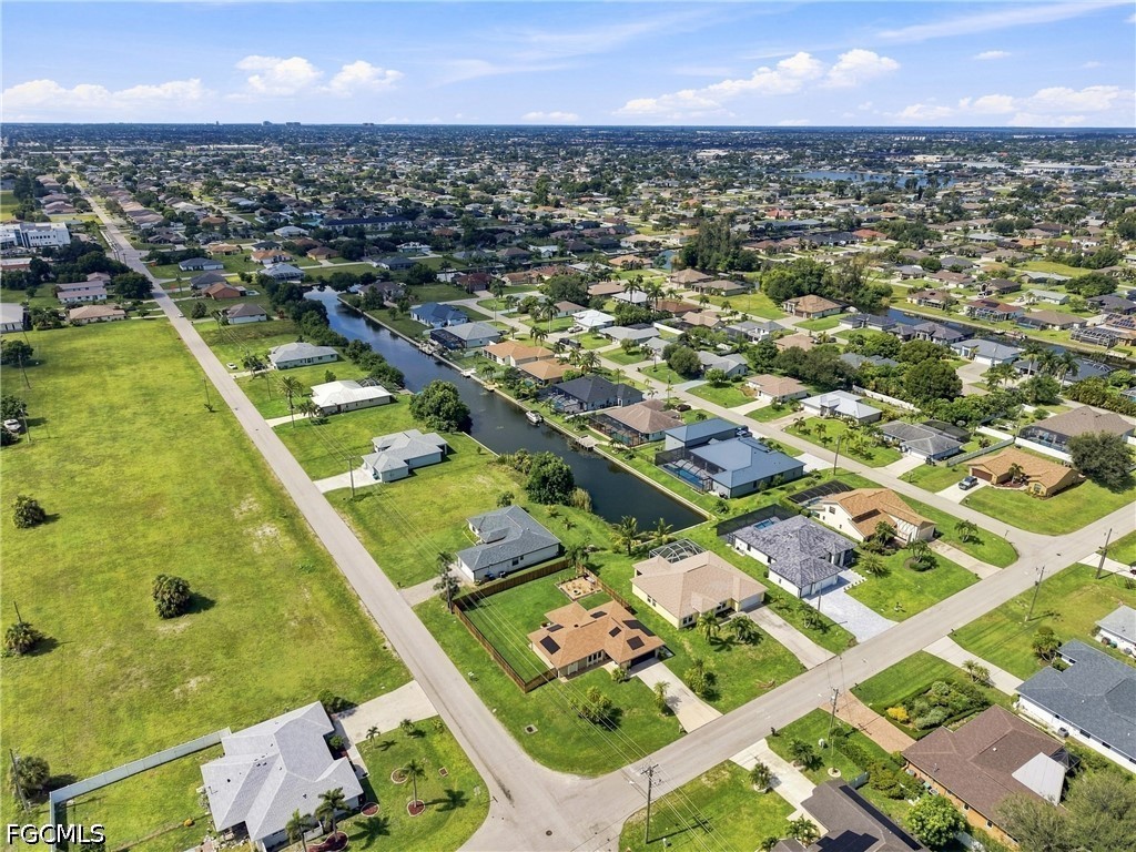 3 Bed SingleFamilyResidence for Sale in Cape Coral, photo 37