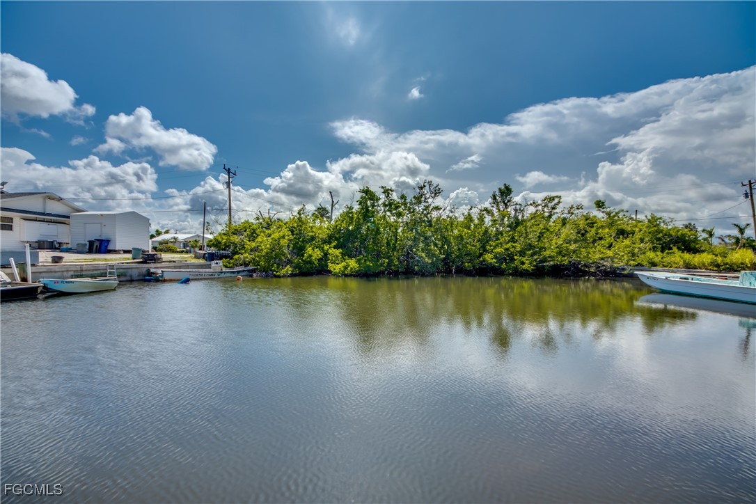 2 Bed Waterfront Home for Sale in Bokeelia, photo 38