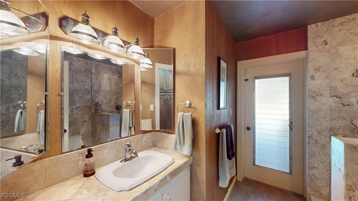 3 Bed Pool Home for Sale in Meadows, photo 38