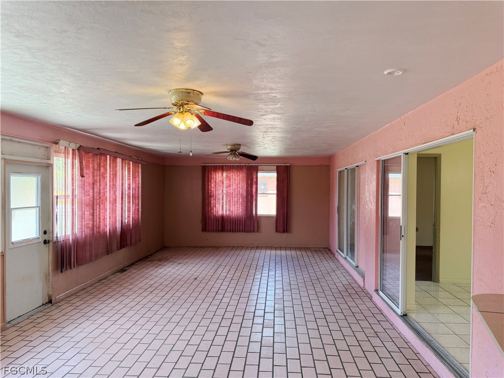3 Bed SingleFamilyResidence for Sale in Lehigh Acres, photo 38