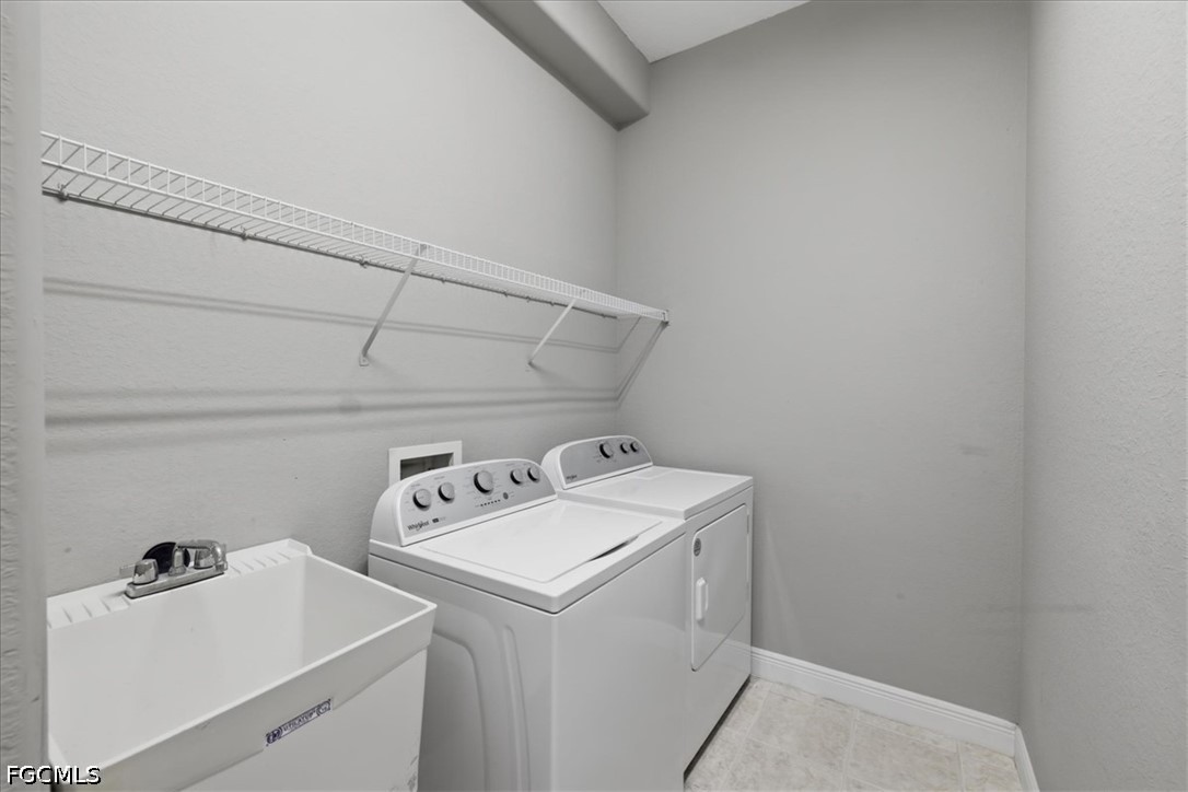 4 Bed SingleFamilyResidence for Sale in Stoneybrook, photo 38