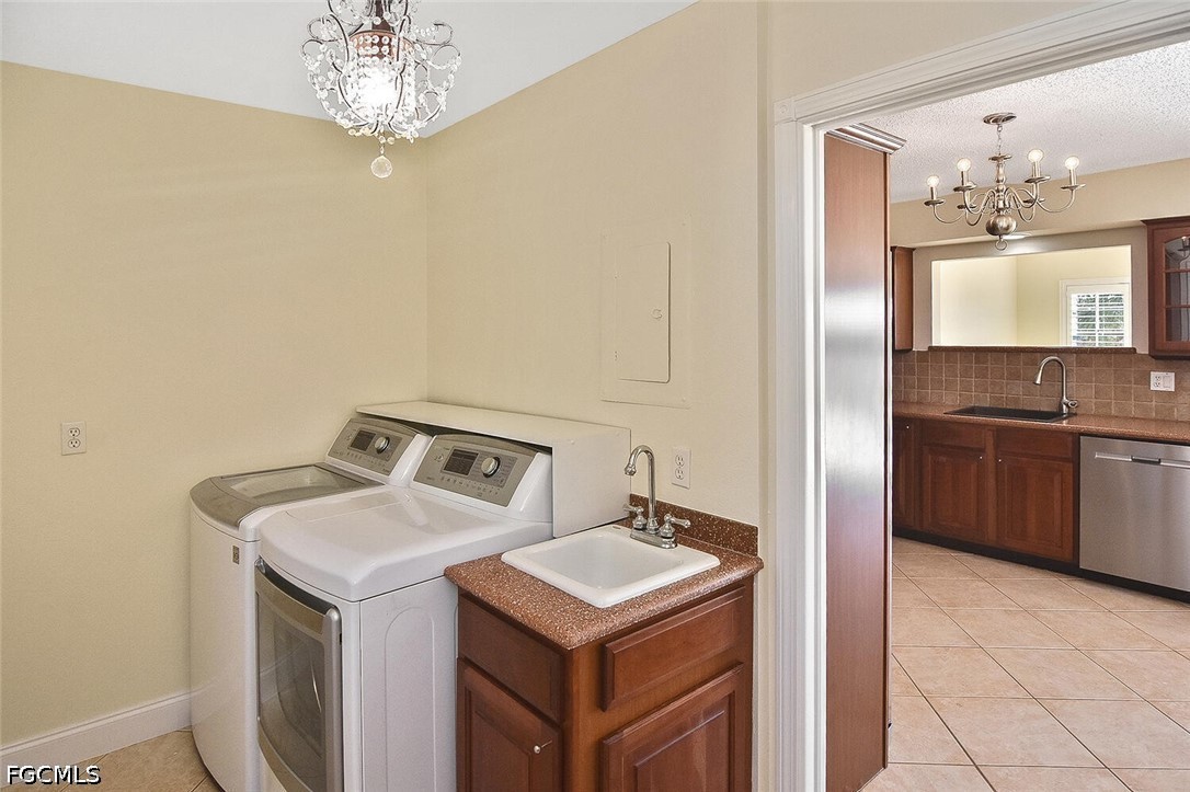 2 Bed Waterfront Home for Sale in Fort Myers, photo 38