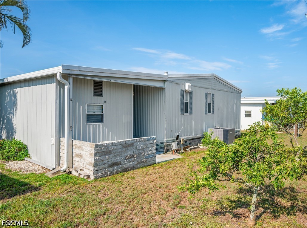 2 Bed ManufacturedHome for Sale in North Fort Myers, FL — photo 38