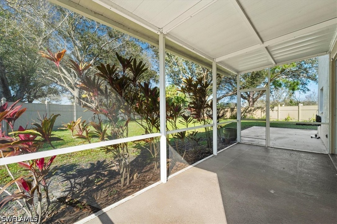 4 Bed SingleFamilyResidence for Sale in Eagle Pointe, FL — photo 38