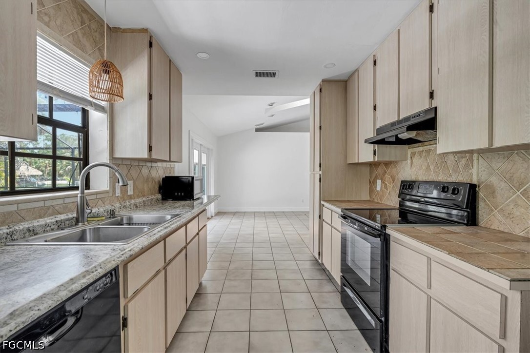 3 Bed Pool Home for Sale in Naples, photo 38