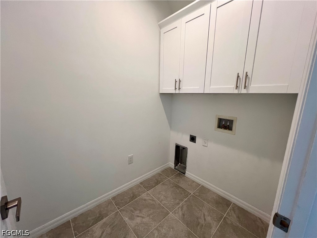 3 Bed Attached for Sale in Mirror Lakes, photo 38