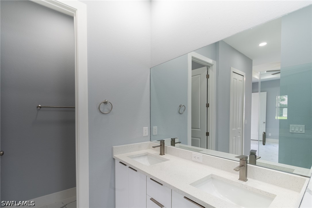 4 Bed SingleFamilyResidence for Sale in Lehigh Acres, photo 38