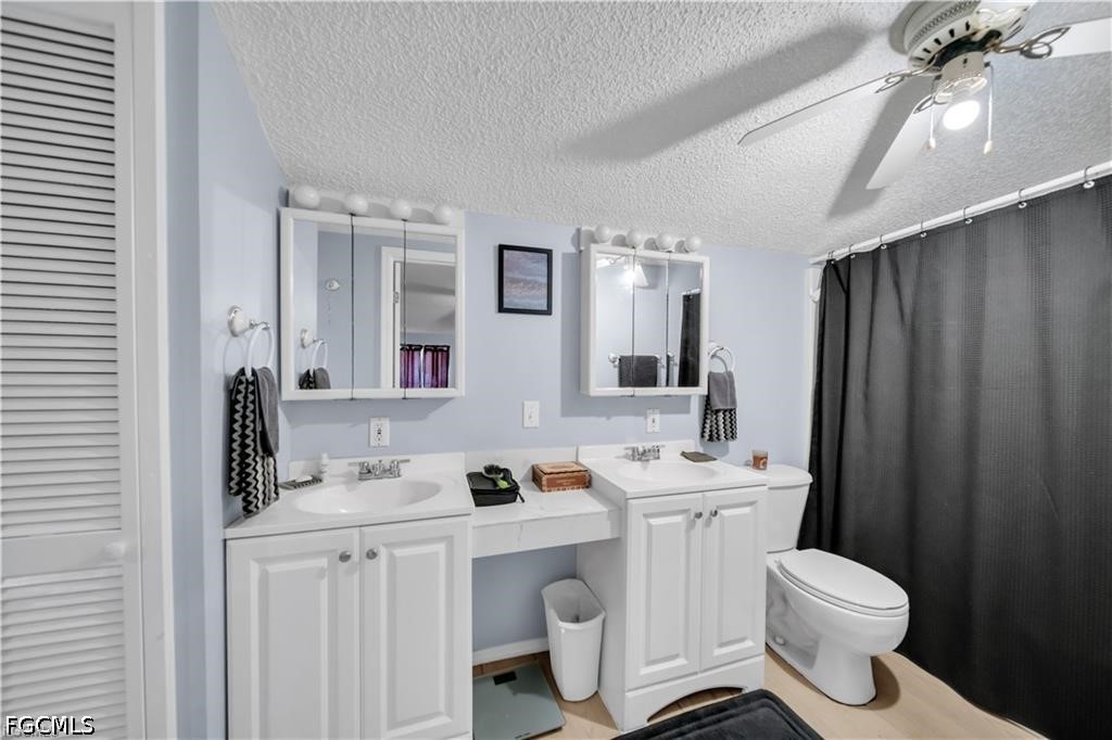 5 Bed SingleFamilyResidence for Sale in North Fort Myers, photo 38