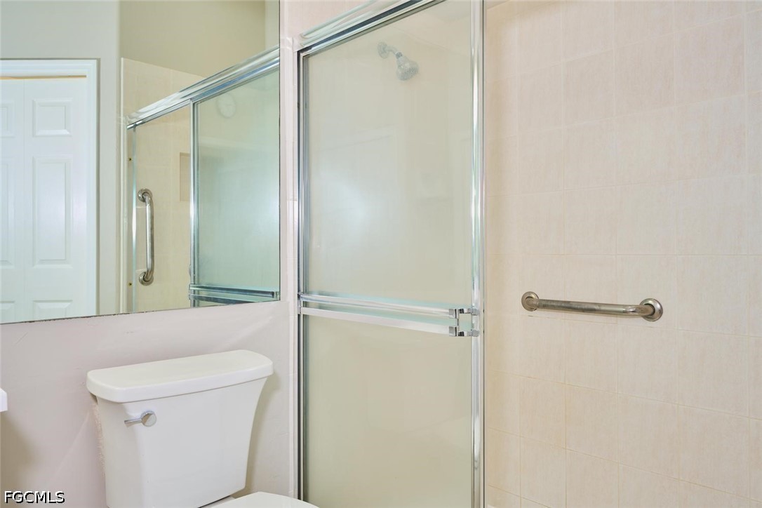 2 Bed Waterfront Home for Sale in Fort Myers, photo 38