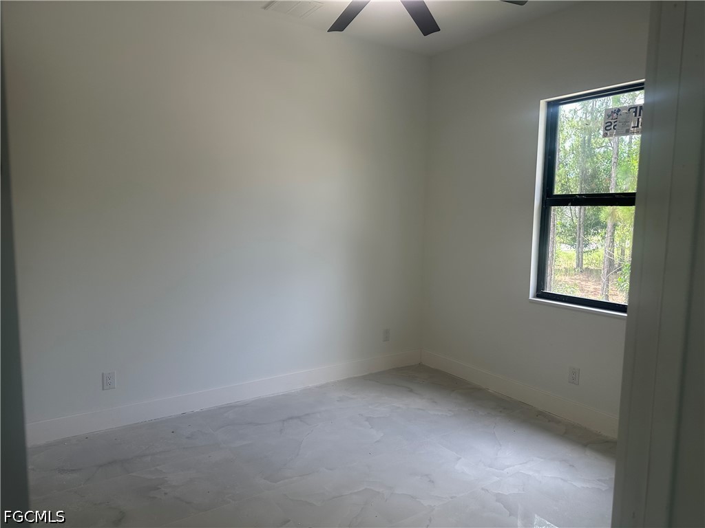 4 Bed SingleFamilyResidence for Sale in Lehigh Acres, photo 38