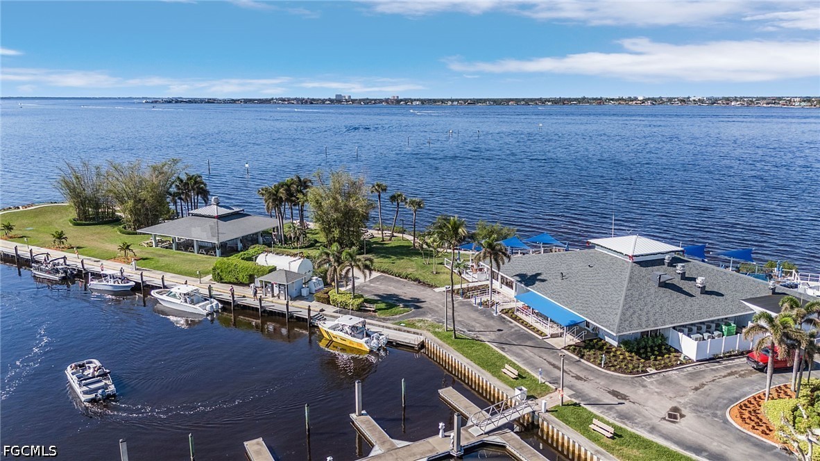 1 Bed Waterfront Home for Sale in Fort Myers, photo 38