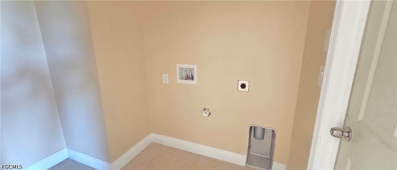 3 Bed SingleFamilyResidence for Sale in Cape Coral, photo 38