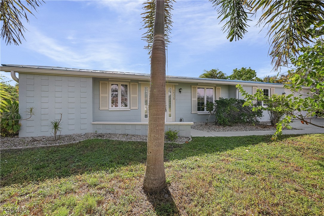 2 Bed Waterfront Home for Sale in Bokeelia, photo 39