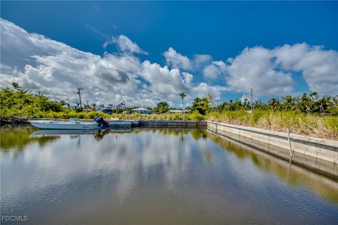 2 Bed Waterfront Home for Sale in Bokeelia, photo 39