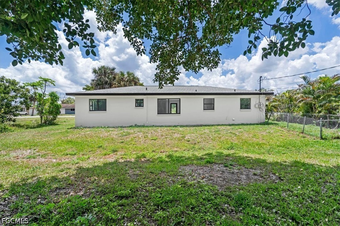 3 Bed SingleFamilyResidence for Sale in Fort Myers, photo 39