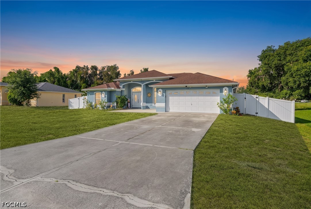 4 Bed SingleFamilyResidence for Sale in Mirror Lakes, FL — photo 39