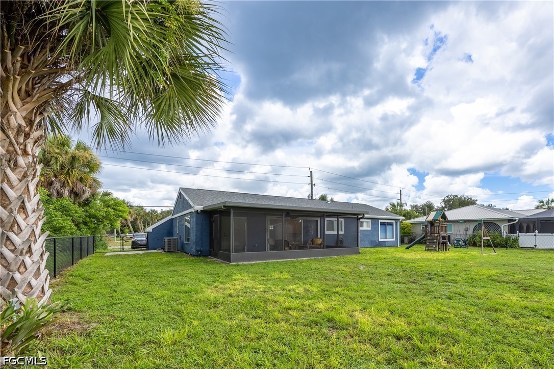 2 Bed Waterfront Home for Sale in Port Charlotte, photo 39