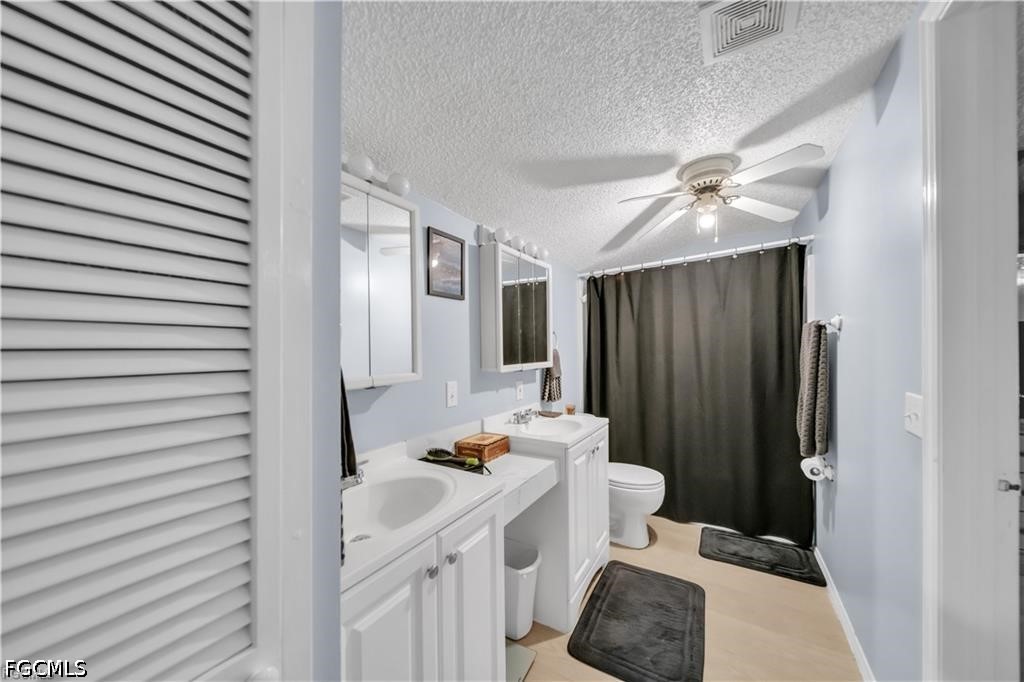 5 Bed SingleFamilyResidence for Sale in North Fort Myers, photo 39