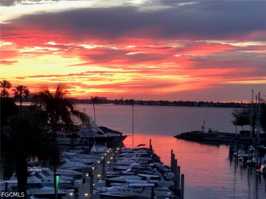 1 Bed Waterfront Home for Sale in Fort Myers, photo 39