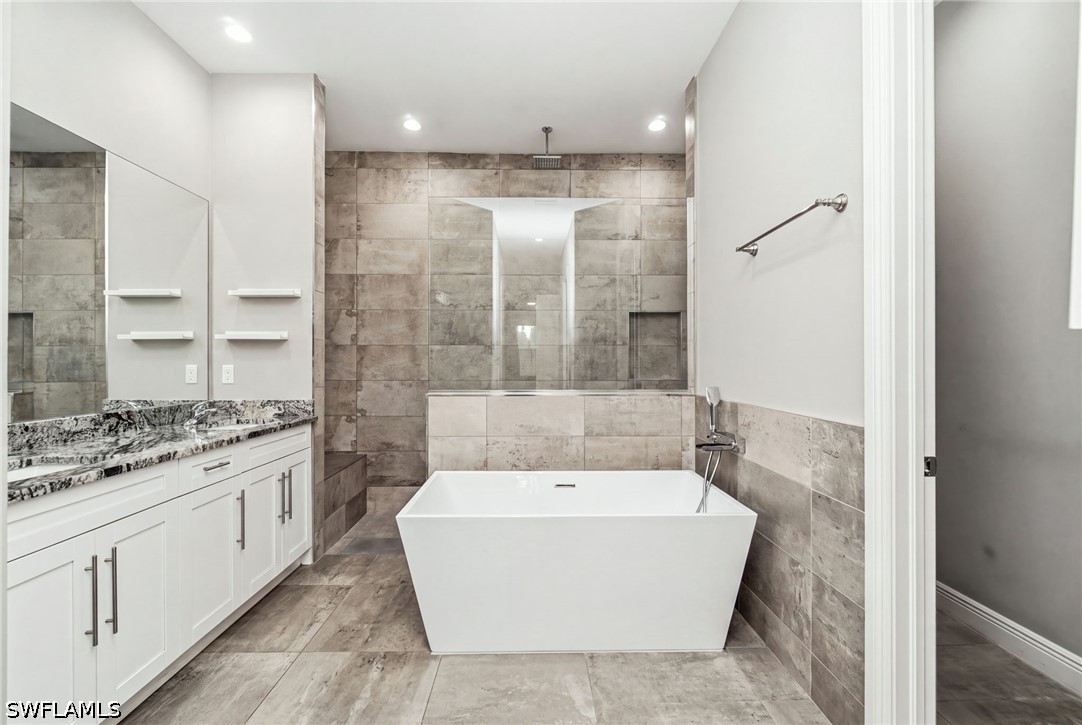 4 Bed SingleFamilyResidence for Sale in Naples, photo 39