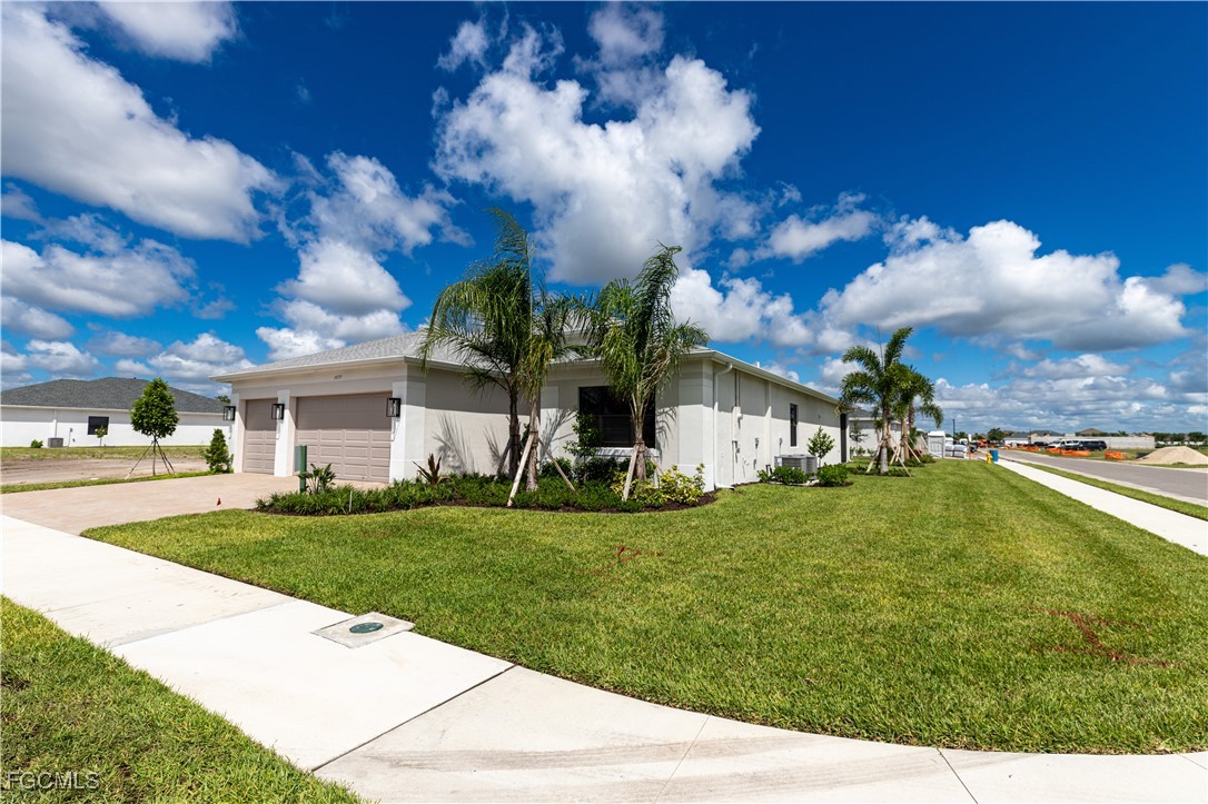 3 Bed SingleFamilyResidence for Sale in Valencia Harbor, FL — photo 40