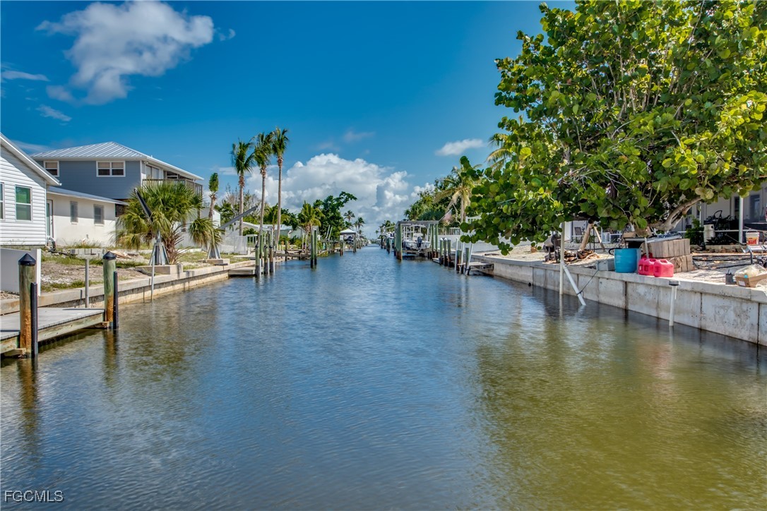 2 Bed Waterfront Home for Sale in Bokeelia, photo 40