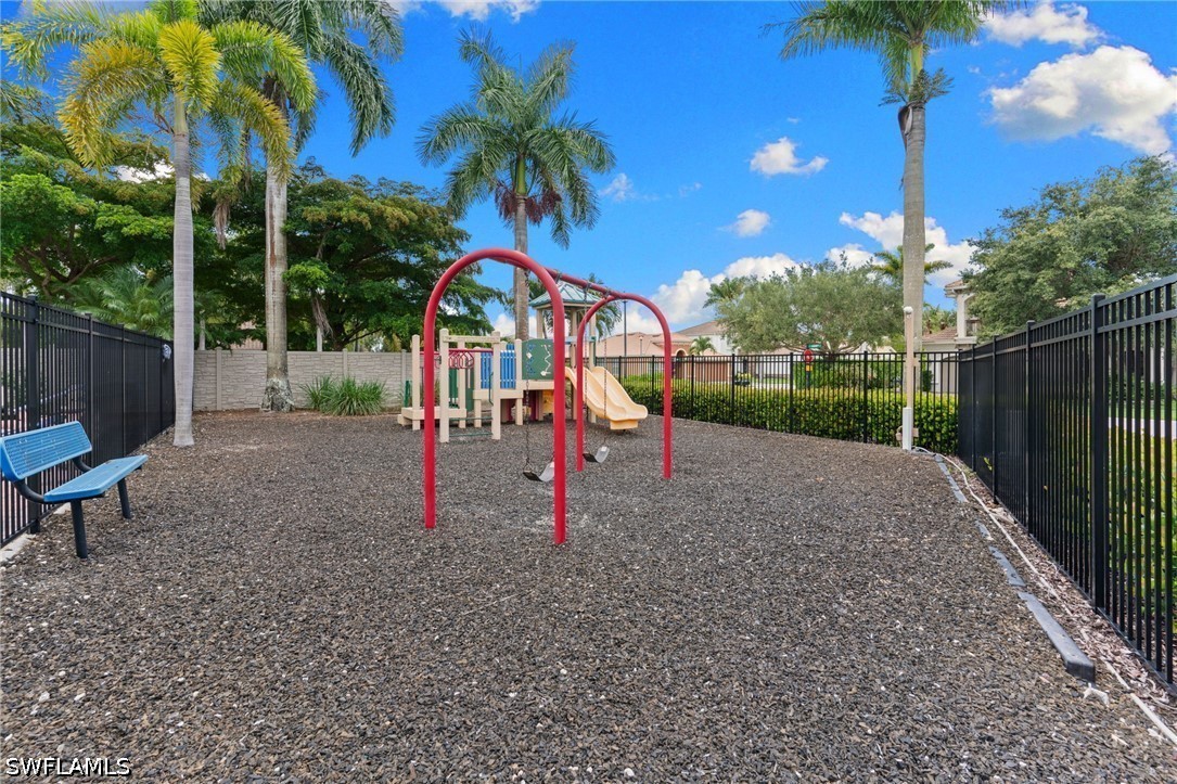 3 Bed SingleFamilyResidence for Sale in Naples, photo 40