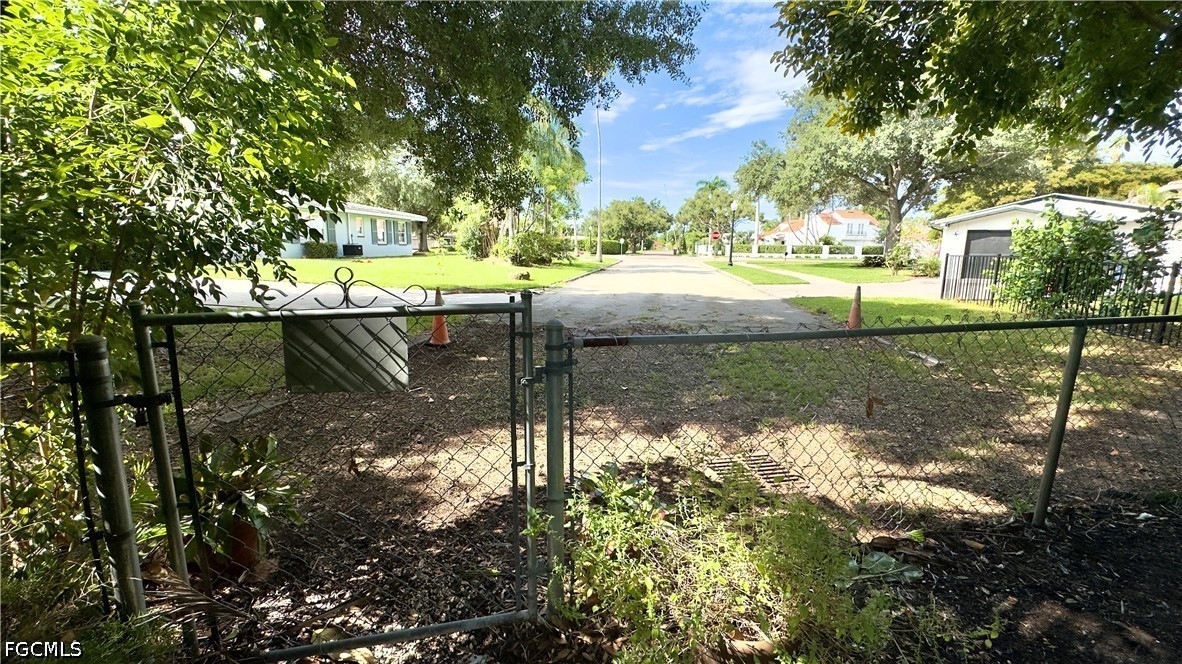 4 Bed Pool Home for Sale in Fort Myers, photo 40