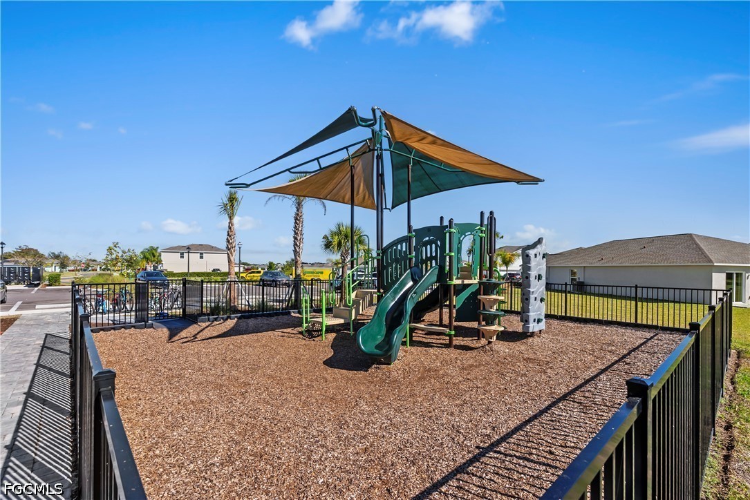 5 Bed SingleFamilyResidence for Sale in Savanna Lakes, FL — photo 40