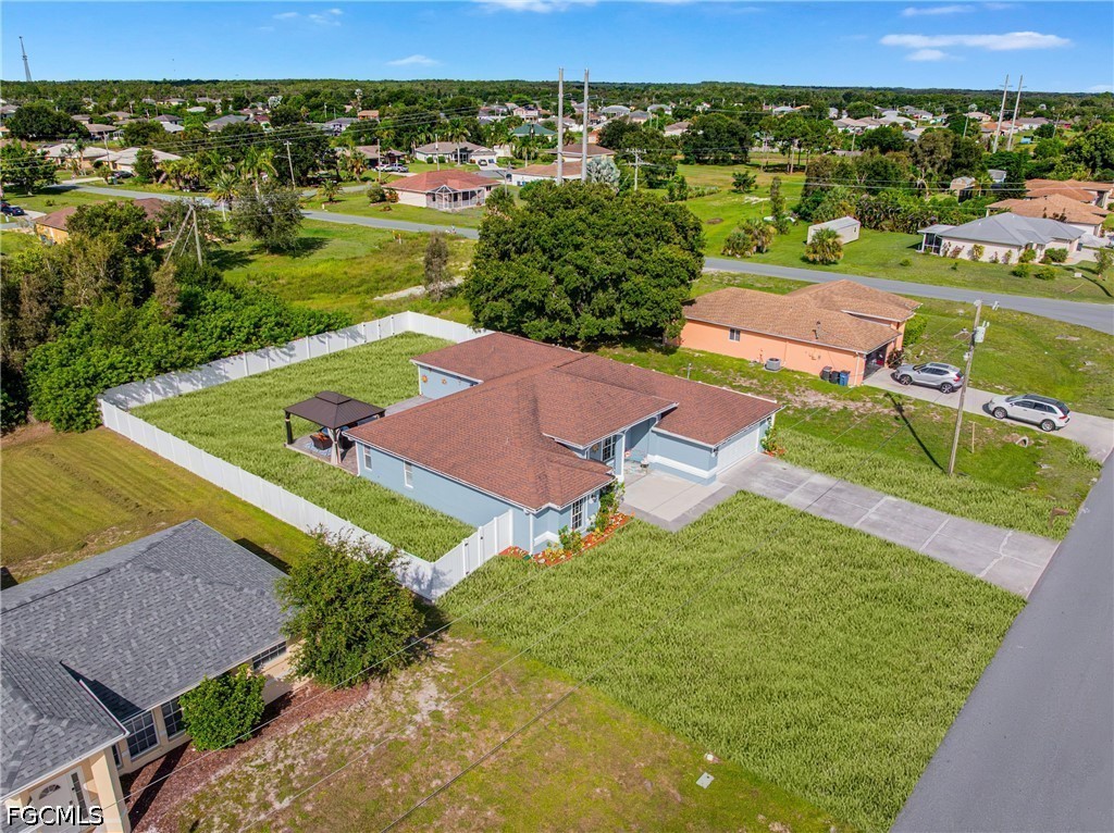 4 Bed SingleFamilyResidence for Sale in Mirror Lakes, FL — photo 40