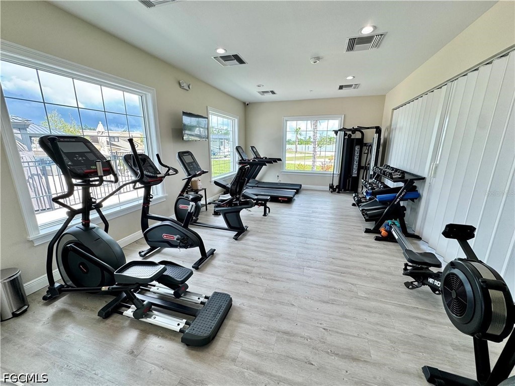 Residential for Sale in Palm Breeze, photo 40