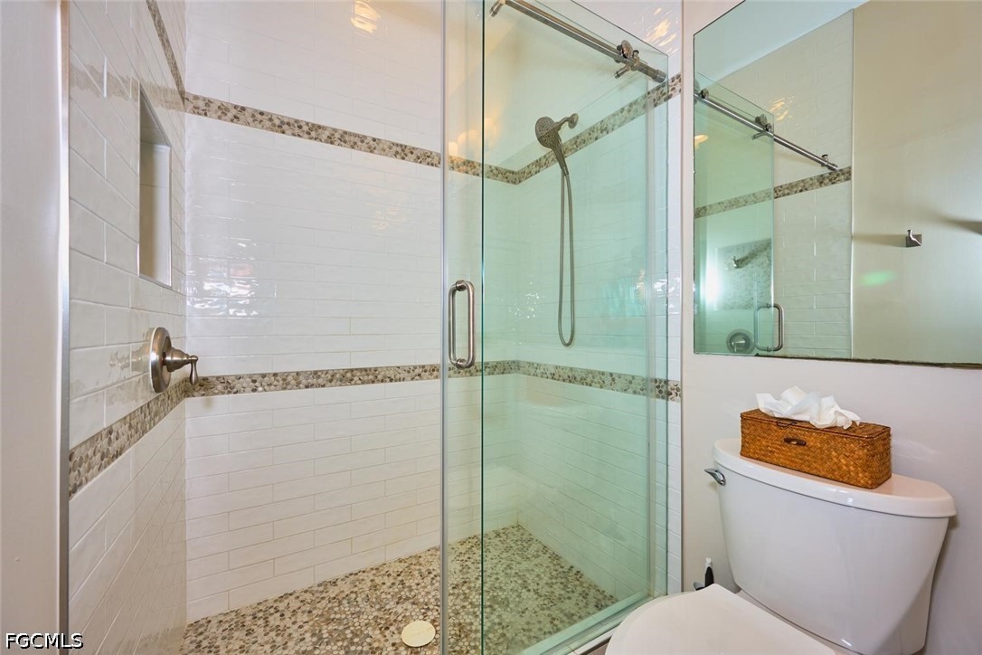 2 Bed Waterfront Home for Sale in Fort Myers, photo 40