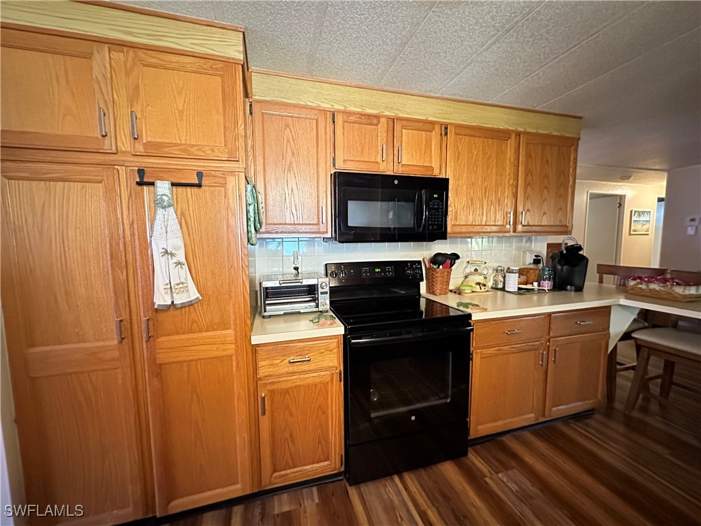 3 Bed ManufacturedHome for Sale in Carriage Village, FL — photo 5
