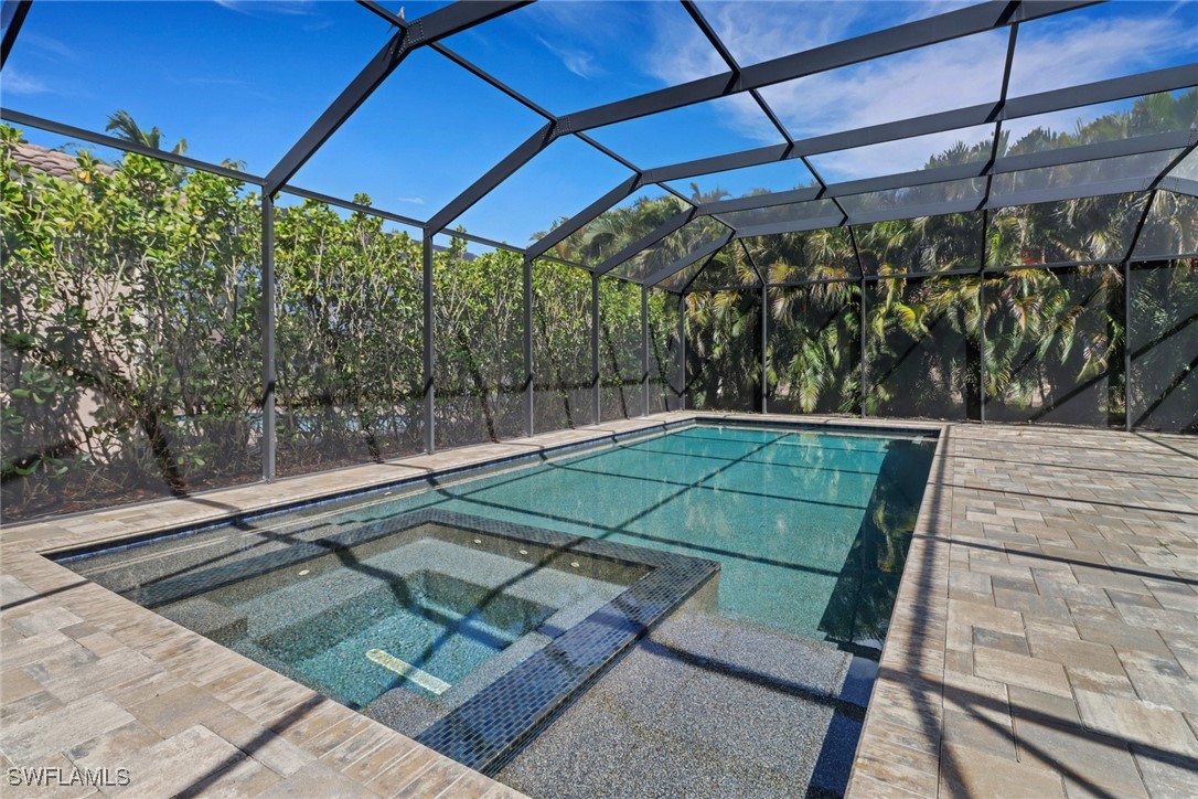 5 Bed Pool Home for Sale in Marbella Isles, photo 5