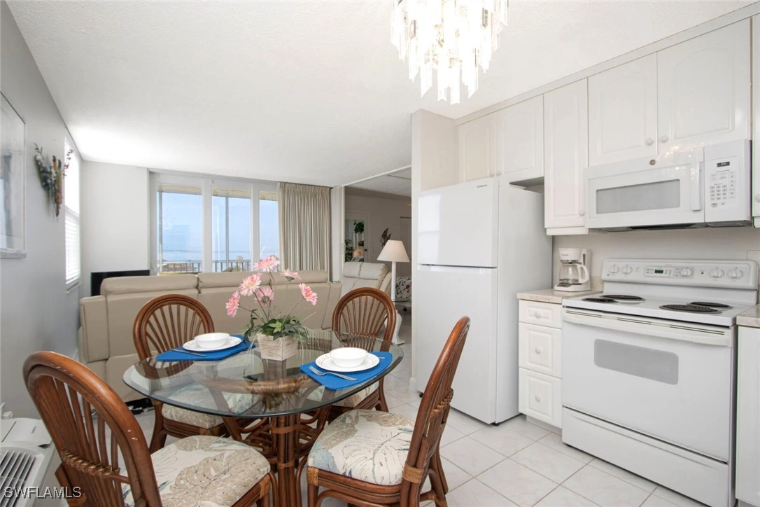 1 Bed Pool Home for Sale in Bonita Springs, photo 5