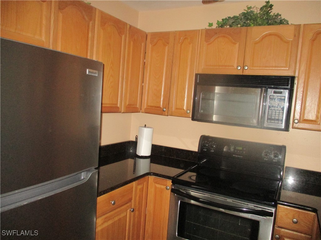 1 Bed Waterfront Home for Sale in Fort Myers, FL, $99,000 — photo 5