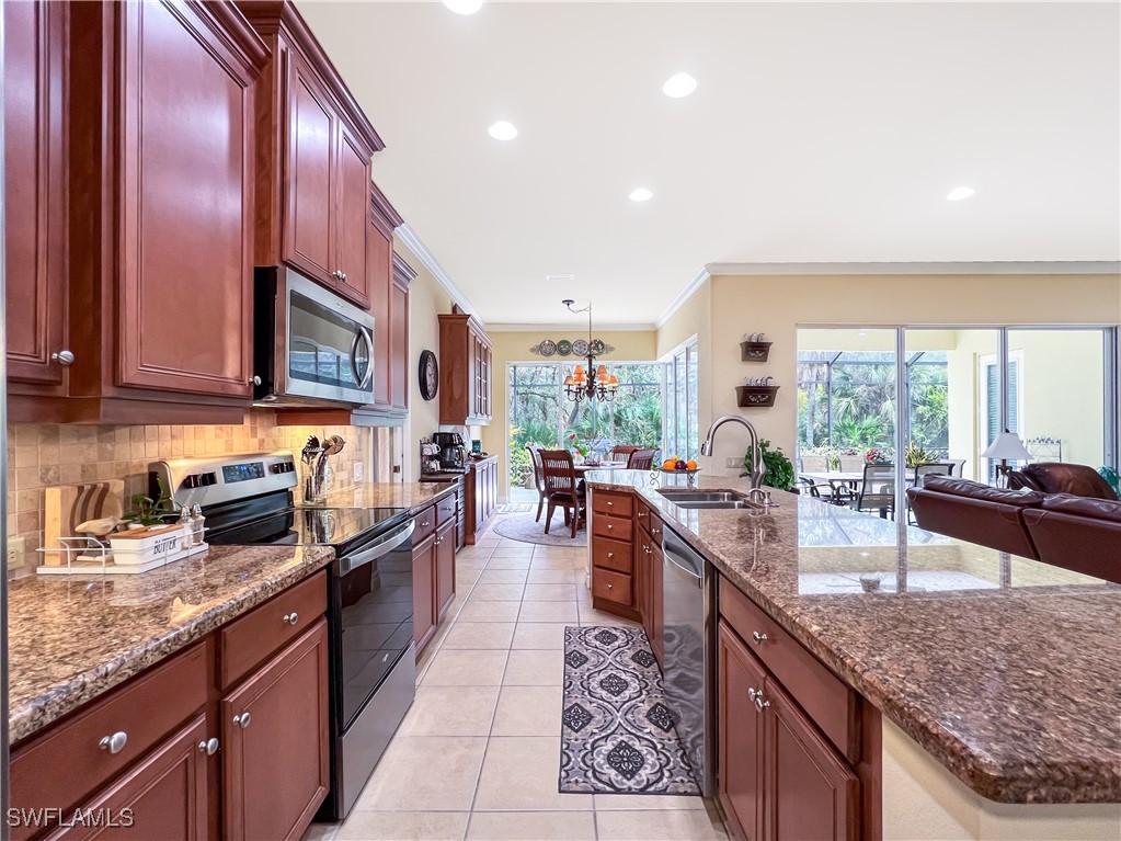 3 Bed SingleFamilyResidence for Sale in Shady Bend, FL — photo 5