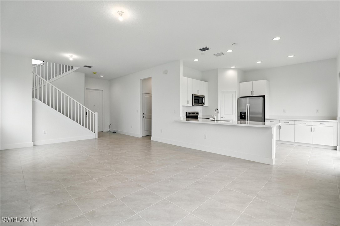 3 Bed Waterfront Home for Sale in Silverwood, FL, $421,307 — photo 5