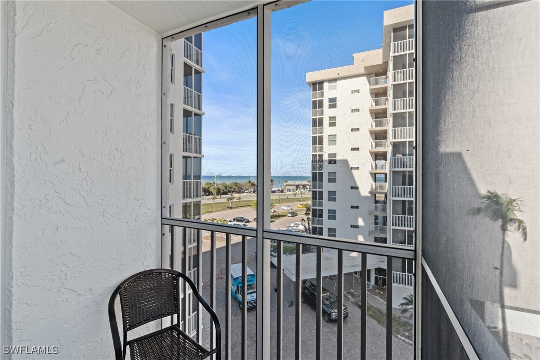1 Bed Waterfront Home for Sale in Beach And Tennis Club, photo 5