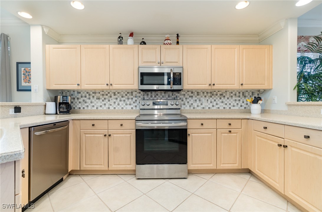 2 Bed Condominium for Sale in Clubhouse Villas, FL, $219,900 — photo 5